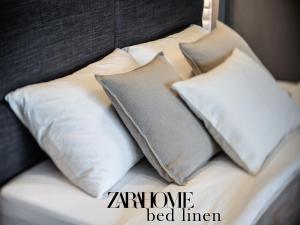 Postel nebo postele na pokoji v ubytování SkyGarden Studio - Private Terrace and View in Quiet Jūrmala + 27 fotografií