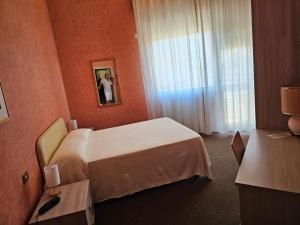 Posteľ alebo postele v izbe v ubytovaní Hotel Corona