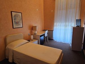 Posteľ alebo postele v izbe v ubytovaní Hotel Corona + 7 fotografií