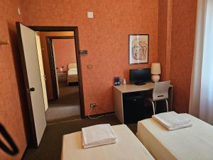 Posteľ alebo postele v izbe v ubytovaní Hotel Corona