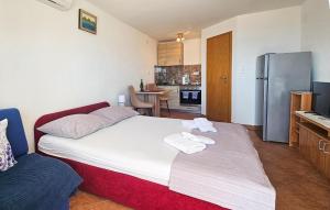Kuchyň nebo kuchyňský kout v ubytování Apartment Podaca With Sea View 306