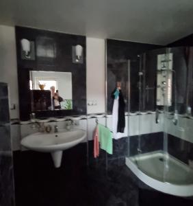 Vannituba majutusasutuses Homestay Svatá +30 fotot