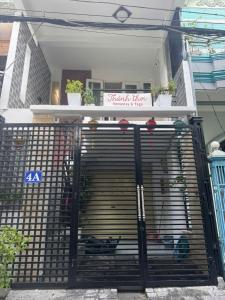 Cồn Giả ViênにあるThảnh Thơi HomeStay & Yogaの看板入り門