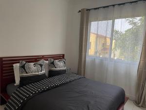 Tempat tidur dalam kamar di The Bacongo Gem