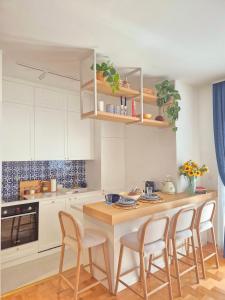 Kuchyň nebo kuchyňský kout v ubytování Sea Colours Apartment Budva