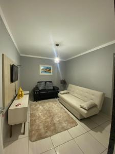 Μια τηλεόραση ή/και κέντρο ψυχαγωγίας στο Apartamento familiar há 5min do centro