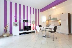 Kuchyň nebo kuchyňský kout v ubytování Apartments Nenich Aves