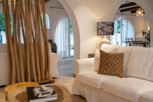 A seating area at Moorea Boutique - Only Adults