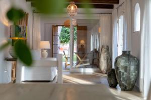 A seating area at Moorea Boutique - Only Adults