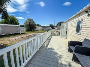 Φωτογραφία από το άλμπουμ του Homely Caravan With Side Decking At Valley Farm Nearby Clacton-On-Sea Ref 46077V σε Great Clacton +13 φωτογραφίες