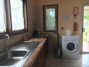 Gallery image of Lazy Hill Bungalows in Bel Ombre +14 photos