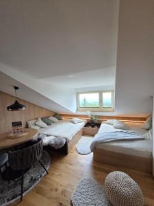 Postel nebo postele na pokoji v ubytování Štít Deluxe Studio