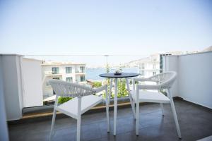 a table and chairs on a balcony with a view at Hotel Agimi in Sarandë
