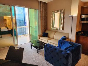 Гостиная зона в Penthouse Studio Suite at the Signature MGM +19 фотографий