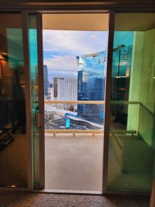 Бассейн в Penthouse Studio Suite at the Signature MGM или поблизости