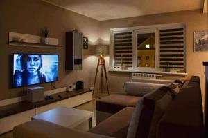 TV a/nebo společenská místnost v ubytování Old Town Apartment, SELF Check-in