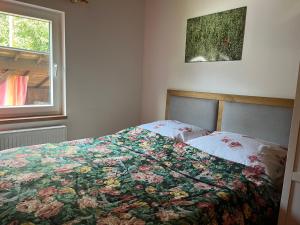Rúm í herbergi á Ferienwohnungen zum Attersee