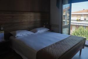 Postel nebo postele na pokoji v ubytování Hotel Lory My Wellness SPA