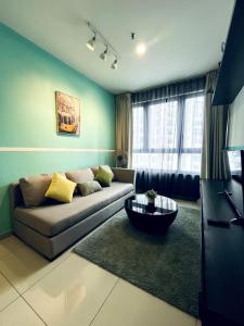 Posezení v ubytování Snazzy Homes at i-City - WiFi TV Box 1 Carpark