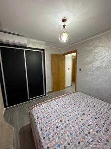 En eller flere senger på et rom på appartement moderne vue piscine