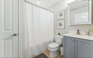 Ένα μπάνιο στο 320 E 18Th Ave, Unit 200 +28 φωτογραφίες