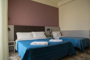 A bed or beds in a room at Hotel Mirage