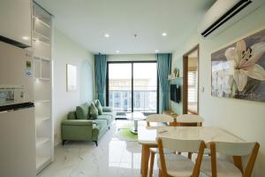 a living room with a couch and a table at VINHOMES GRAND PARK Quận 9 căn hộ 2 phòng ngủ in Gò Công