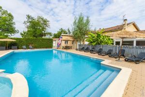a swimming pool with chairs and a house at NOSTRA LIBERTAT - Piscine - Terrasse in Rivières