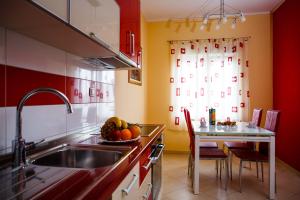 Kuchyň nebo kuchyňský kout v ubytování Rogoznica Apartments Kristina