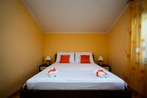 Postel nebo postele na pokoji v ubytování Rogoznica Apartments Kristina