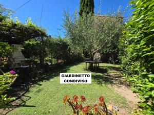 a yard with a sign that says quarantineutions at Acquaviva, Petra - By Ligooria in Tovo San Giacomo