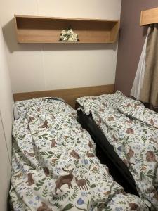 a bed with a cat on it in a bedroom at 2 bed caravan seawick hoilday Park in Clacton-on-Sea
