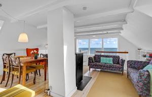 Χώρος καθιστικού στο Cozy Home In Grenaa With Wifi