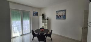 a dining room with a table and chairs at La Dimora di Maja in Pescara