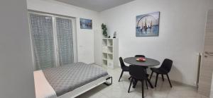 a room with a bed and a table and chairs at La Dimora di Maja in Pescara