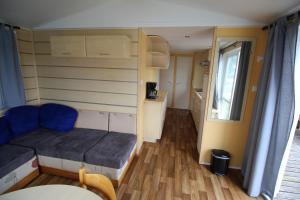 a small room with a bed and a window at Land's Hause Bungalows par La Conciergerie Française Emplacement 6AB in Pataias