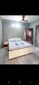 a bedroom with a large bed in a room at Jacksons Beach House Calangute in Calangute +2 photos