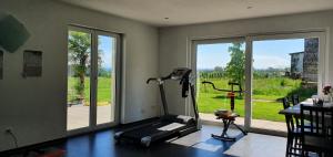 Fitness centrum a/nebo fitness zařízení v ubytování JM Swiss Space
