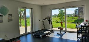Fitness centrum a/nebo fitness zařízení v ubytování JM Swiss Space