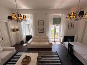 a living room with a couch and a table at Flanatika Residence Pula in Pula