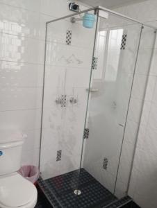 Ванная комната в Habitación con baño privado cerca al aeropuerto
