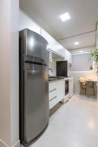Nhà bếp/bếp nhỏ tại PALMAS EXPERIENCE - FLAT NASCER DO SOL, no centro, vista serra! +32 ảnh
