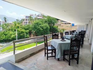 Svalir eða verönd á Hotel Aristos Acapulco
