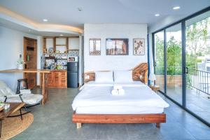 Ένα ή περισσότερα κρεβάτια σε δωμάτιο στο Maison Honeymoon Sweet l River View l Bathtub l Balcony