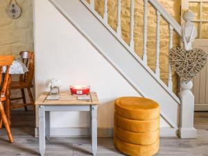 Posezení v ubytování Bee Cottage