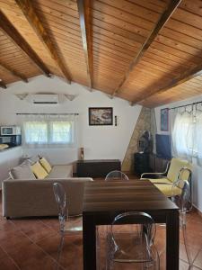 a living room with a couch and a table and chairs at Villa Paola Pantalica in Cassaro