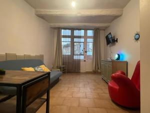 Μια τηλεόραση ή/και κέντρο ψυχαγωγίας στο Cosy Studio proche Lac Salagou