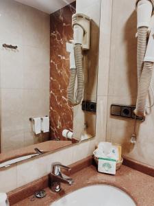 a bathroom with a sink and a mirror at Doade in Hio