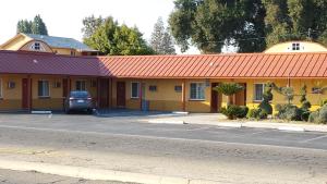 A patio or other outdoor area at Reedley Inn