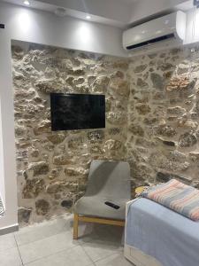 Μια τηλεόραση ή/και κέντρο ψυχαγωγίας στο Vaporia Stone House Seaview